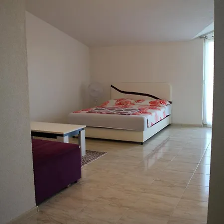 Leamax - Stan 9 Velika Kladusa