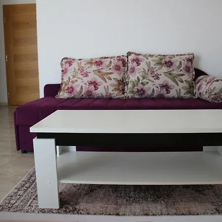 Leamax - Stan 9 * Velika Kladusa