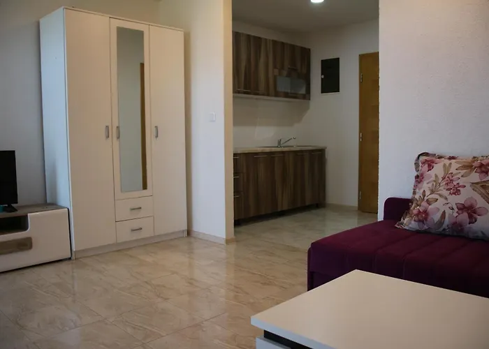 Leamax - Stan 9 Velika Kladuša