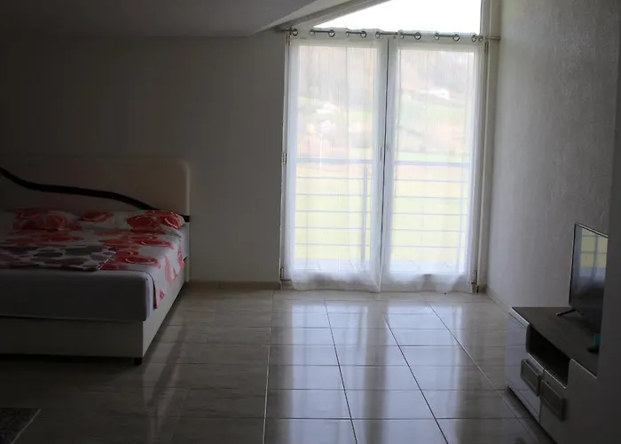 Leamax - Stan 9 Velika Kladuša